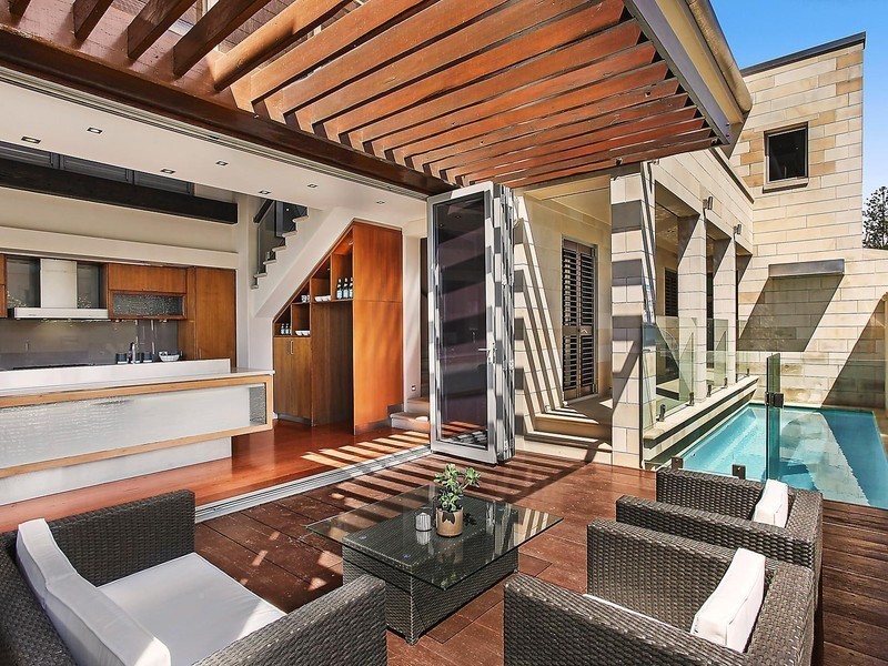 71 Hedges Avenue, Mermaid Beach QLD 4218