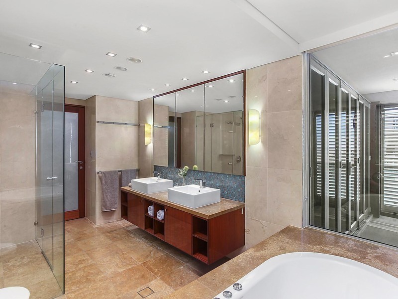 71 Hedges Avenue, Mermaid Beach QLD 4218