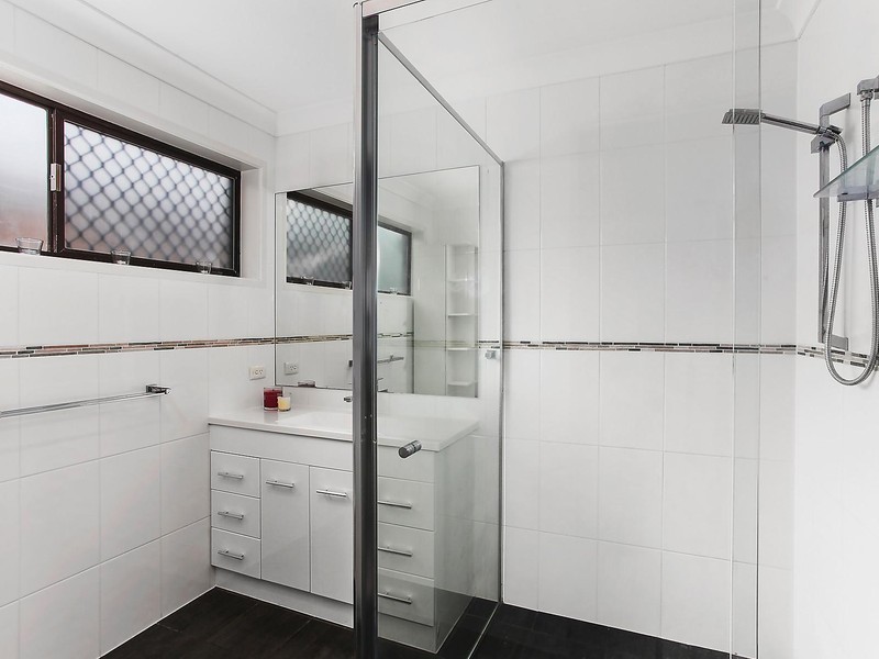 2/6 Craft Court, Miami QLD 4220