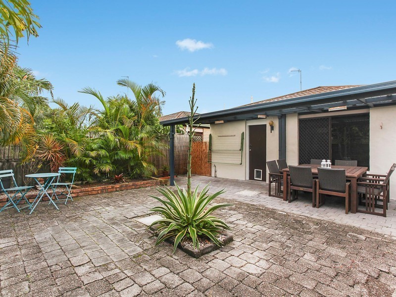 2/6 Craft Court, Miami QLD 4220