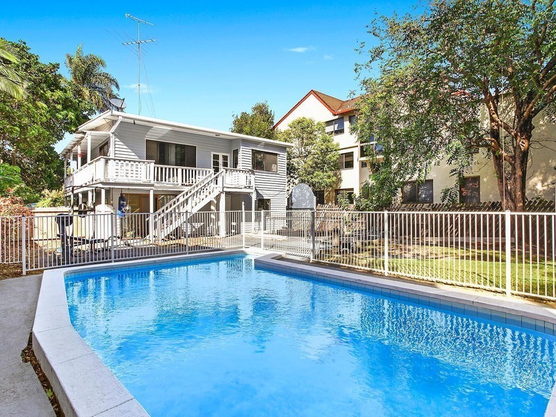 25 Second Avenue, Broadbeach QLD 4218