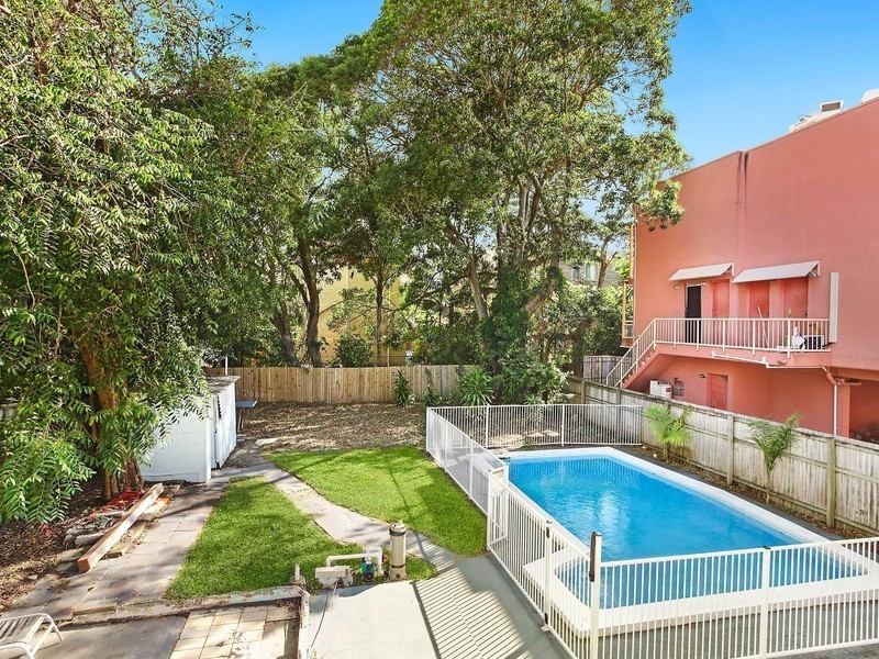 25 Second Avenue, Broadbeach QLD 4218