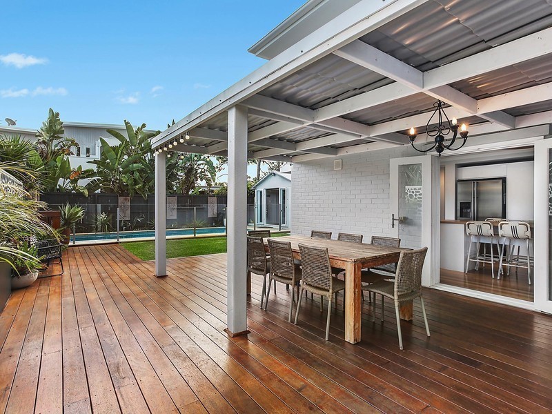 45 Allambi Avenue, Broadbeach Waters QLD 4218