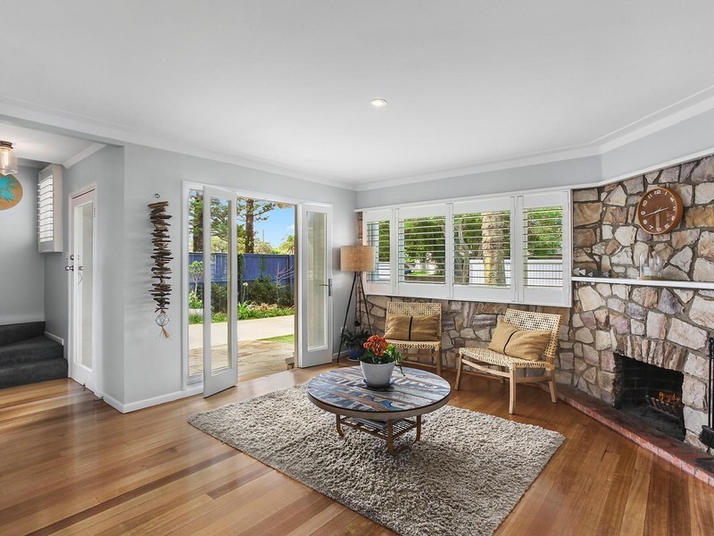 45 Allambi Avenue, Broadbeach Waters QLD 4218