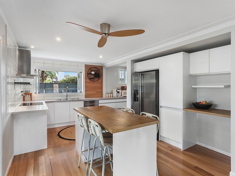 45 Allambi Avenue, Broadbeach Waters QLD 4218