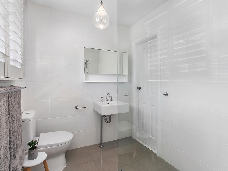 45 Allambi Avenue, Broadbeach Waters QLD 4218