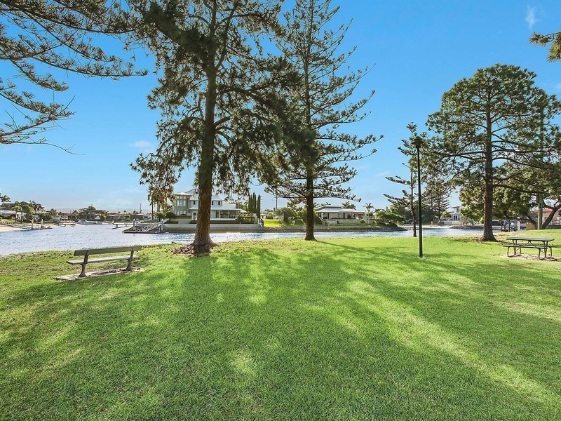 45 Allambi Avenue, Broadbeach Waters QLD 4218