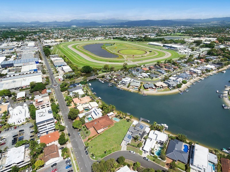 2 Mercedes Place, Bundall QLD 4217