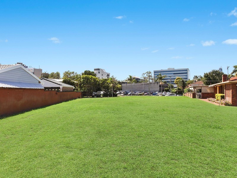 2 Mercedes Place, Bundall QLD 4217