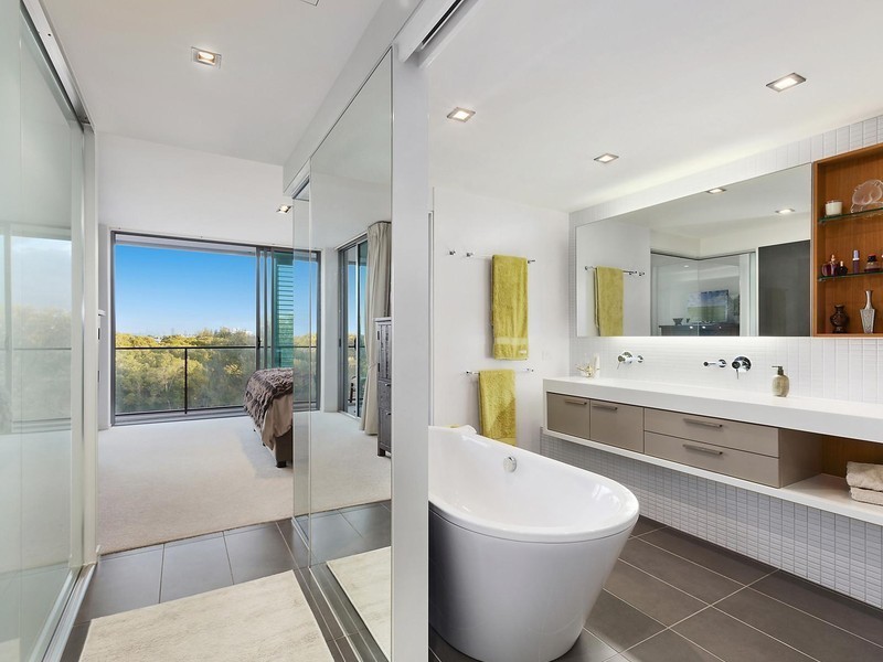 30303/2 Ephraim Island Parade, Paradise Point QLD 4216