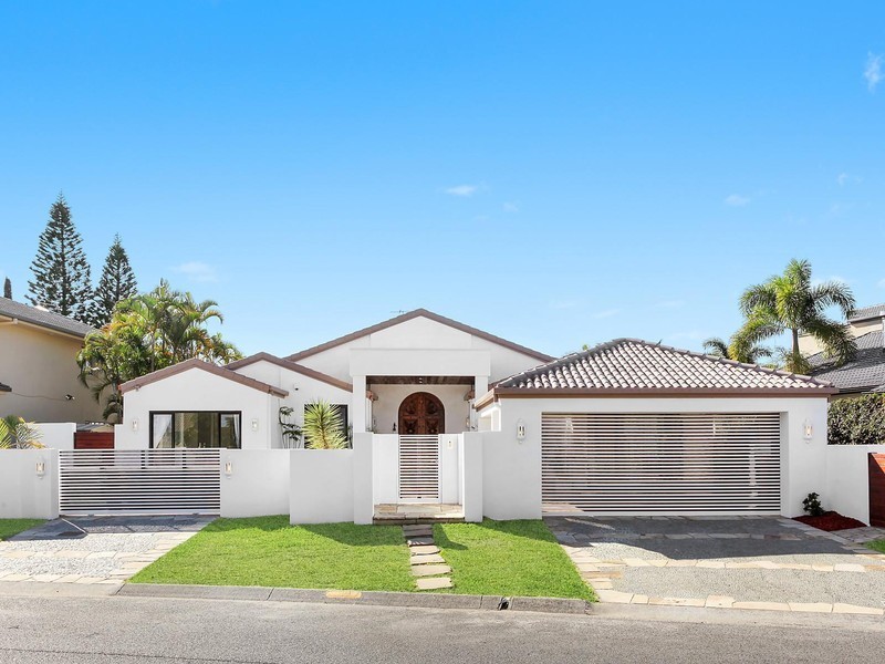 19 Charolais Crescent, Benowa Waters QLD 4217