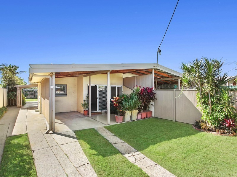 3 Birigun Street, Mermaid Waters QLD 4218