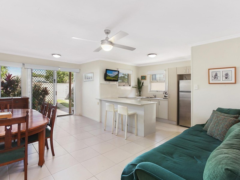 3 Birigun Street, Mermaid Waters QLD 4218