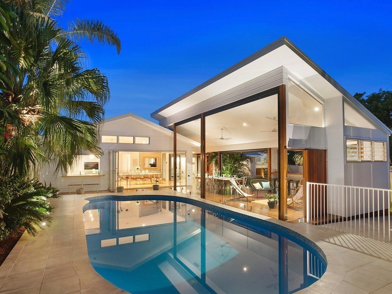 7 Falcon Court, Burleigh Waters QLD 4220