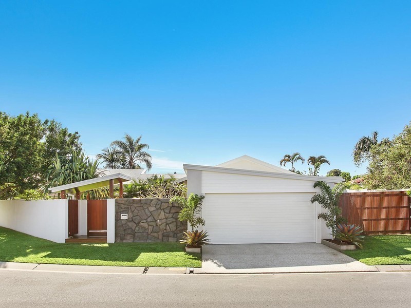 7 Falcon Court, Burleigh Waters QLD 4220