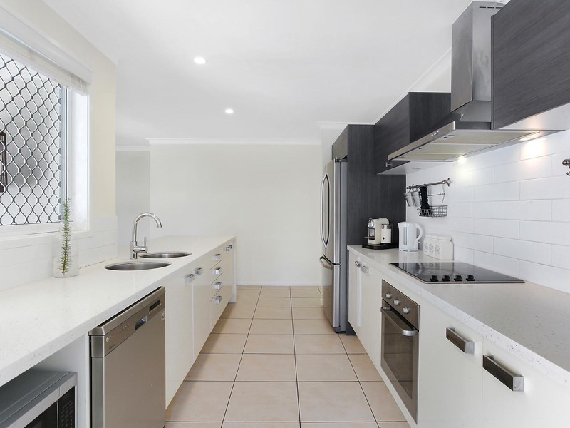 4 Shearwater Street, Burleigh Waters QLD 4220