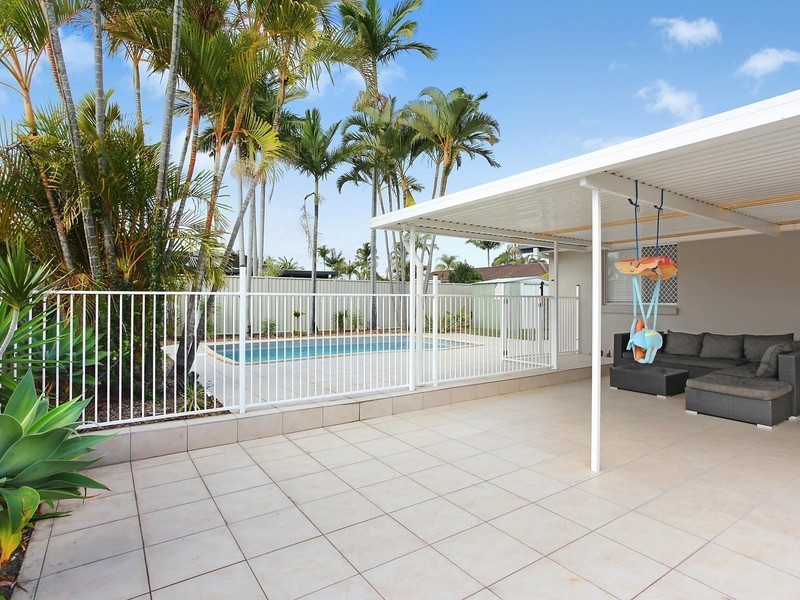 4 Shearwater Street, Burleigh Waters QLD 4220