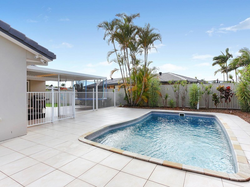 4 Shearwater Street, Burleigh Waters QLD 4220