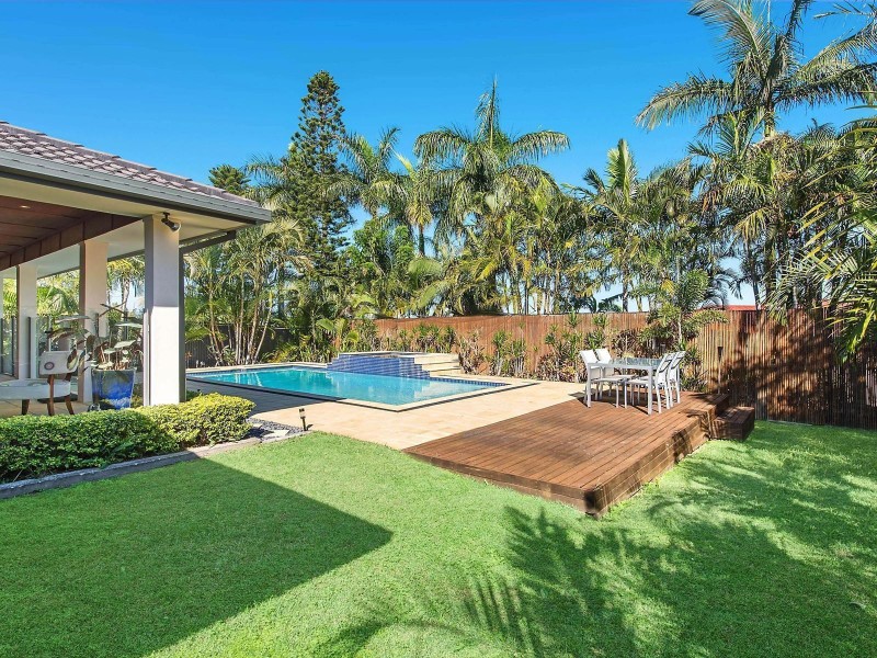 16 Aldrin Avenue, Benowa QLD 4217