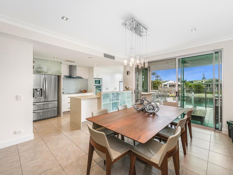 11a Vespa Crescent, Isle Of Capri QLD 4217