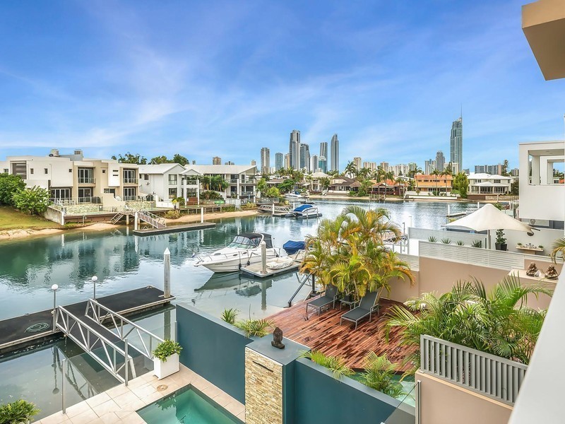 11a Vespa Crescent, Isle Of Capri QLD 4217