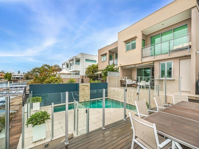 11a Vespa Crescent, Isle Of Capri QLD 4217