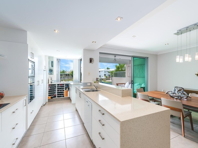 11a Vespa Crescent, Isle Of Capri QLD 4217