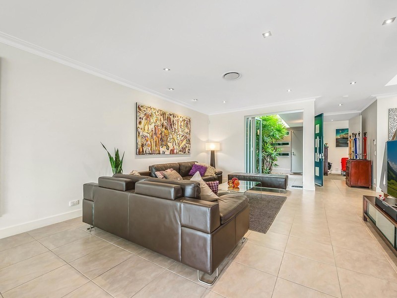 11a Vespa Crescent, Isle Of Capri QLD 4217