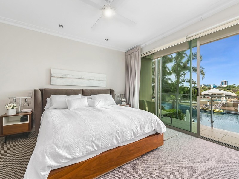 11a Vespa Crescent, Isle Of Capri QLD 4217