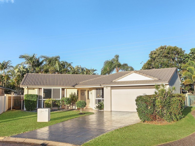 15 Bon Aire Court, Clear Island Waters QLD 4226