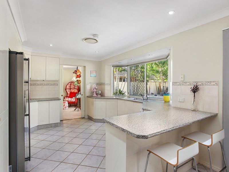 15 Bon Aire Court, Clear Island Waters QLD 4226