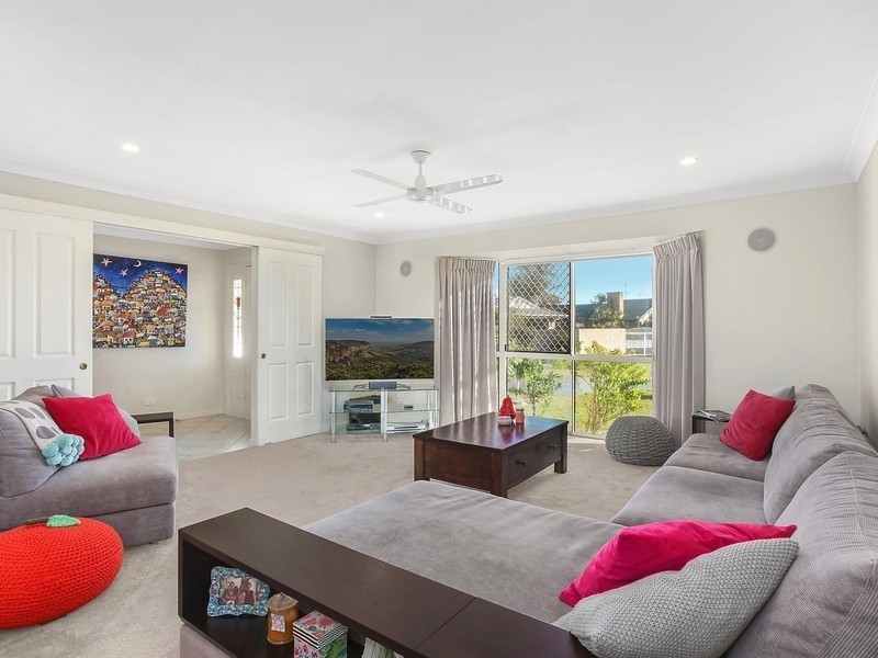 15 Bon Aire Court, Clear Island Waters QLD 4226