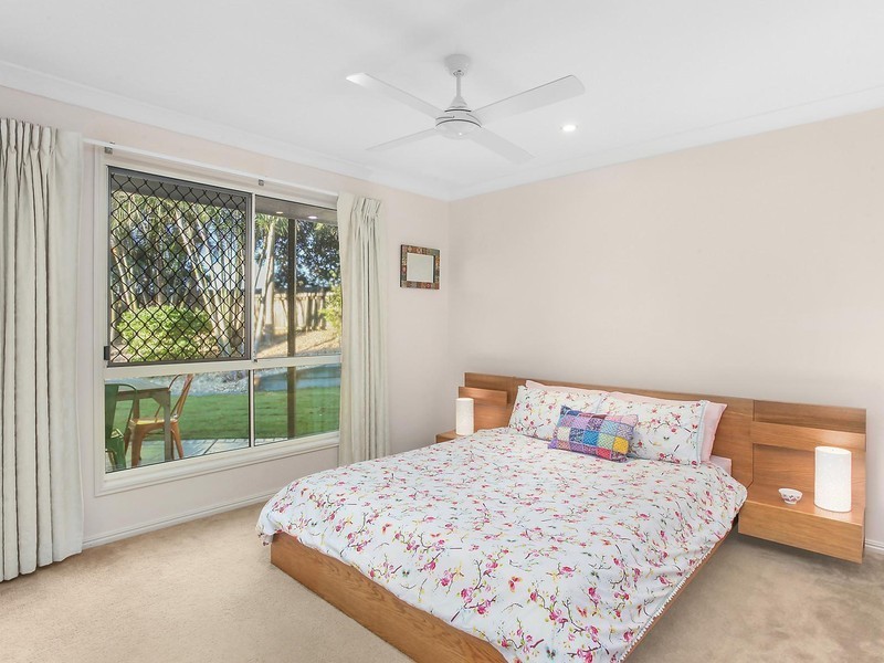 15 Bon Aire Court, Clear Island Waters QLD 4226