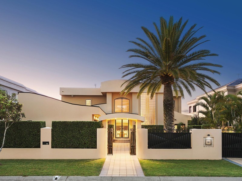 13 Ipsley Drive, Broadbeach Waters QLD 4218