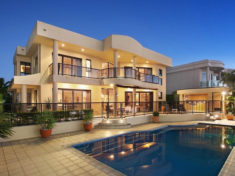 13 Ipsley Drive, Broadbeach Waters QLD 4218