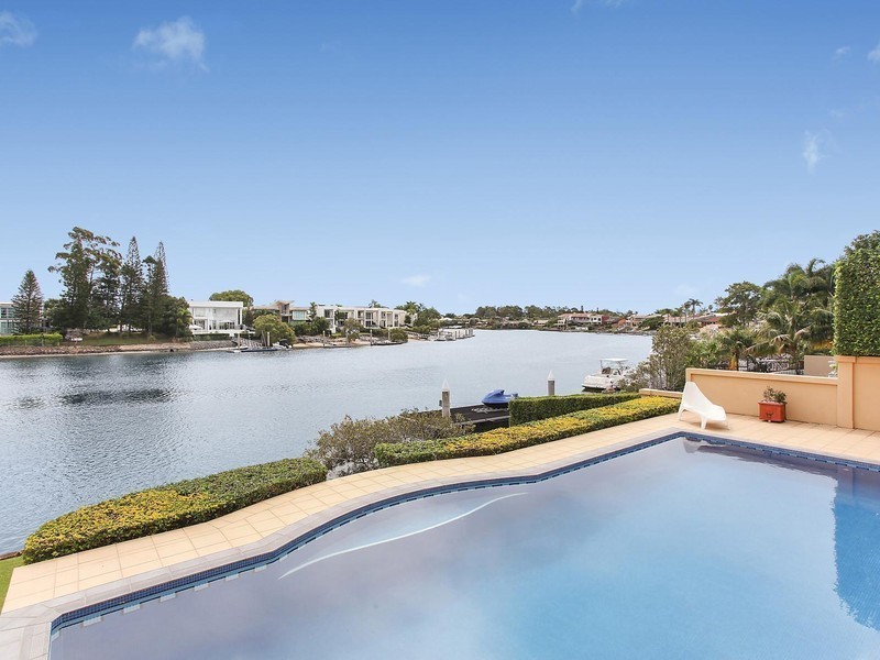 13 Ipsley Drive, Broadbeach Waters QLD 4218