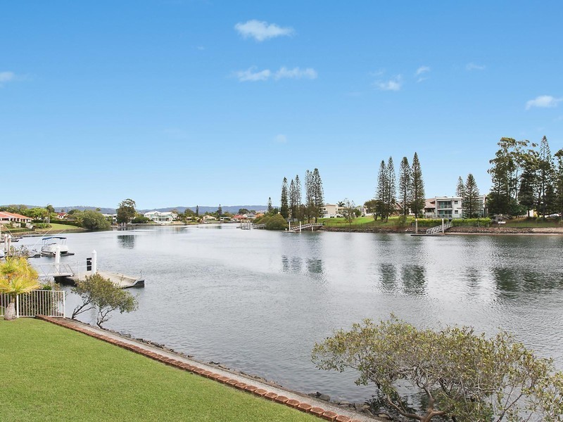 13 Ipsley Drive, Broadbeach Waters QLD 4218
