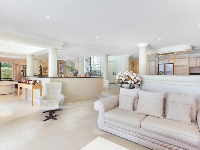 13 Ipsley Drive, Broadbeach Waters QLD 4218