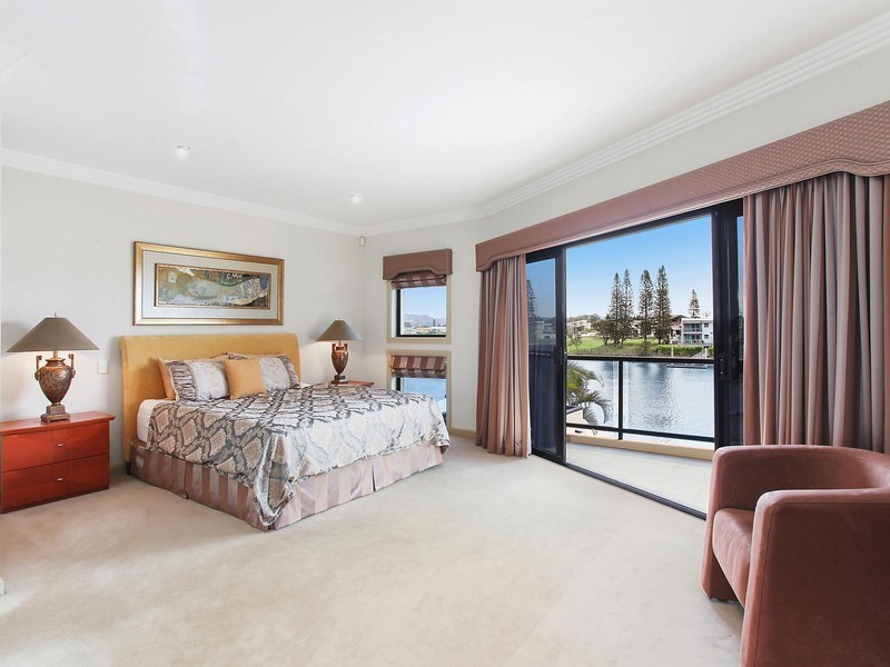 13 Ipsley Drive, Broadbeach Waters QLD 4218