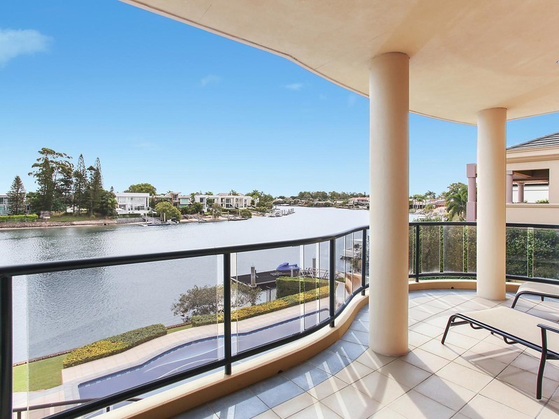 13 Ipsley Drive, Broadbeach Waters QLD 4218