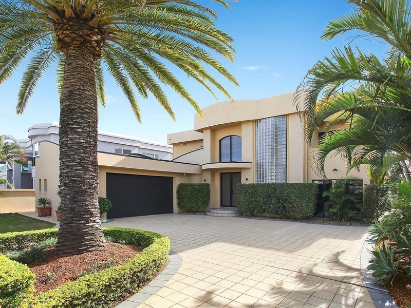 13 Ipsley Drive, Broadbeach Waters QLD 4218