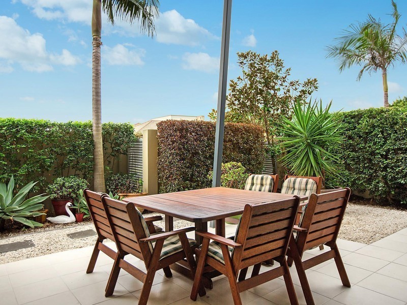 2252 Glengallon Way, Hope Island QLD 4212