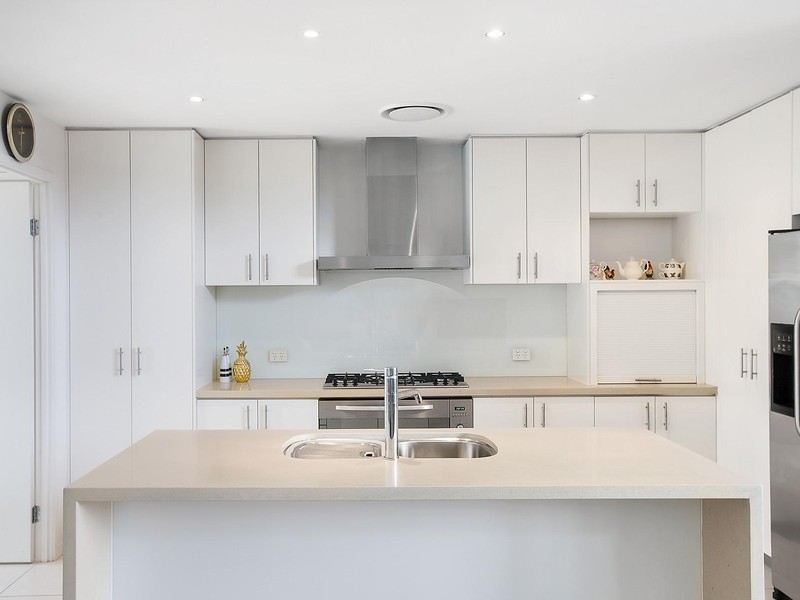 2252 Glengallon Way, Hope Island QLD 4212