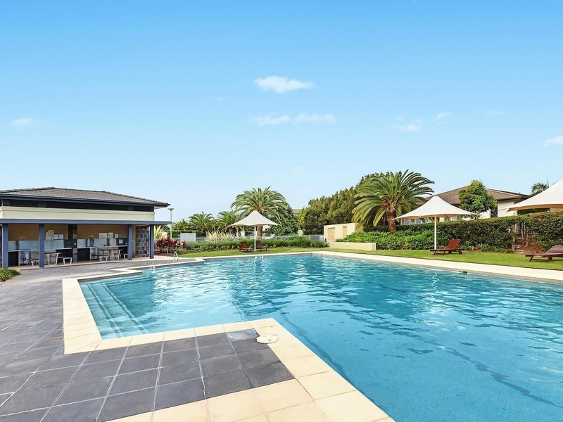 2252 Glengallon Way, Hope Island QLD 4212