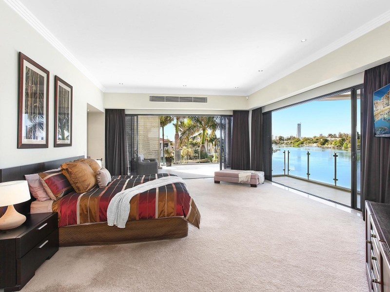 1 Rowes Court, Sorrento QLD 4217