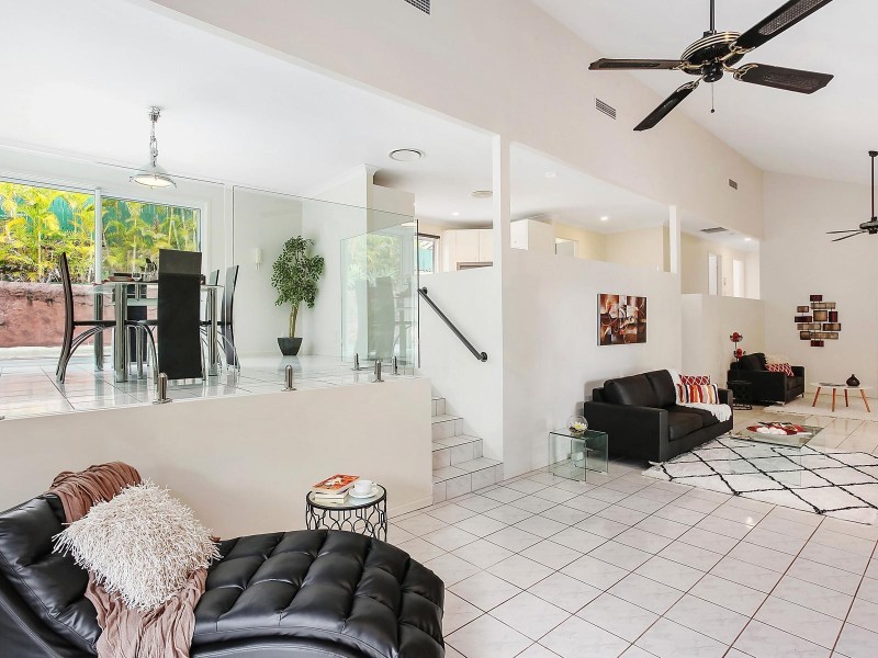 14 Waitara Place, Robina QLD 4226