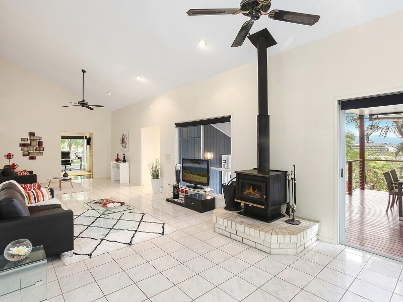 14 Waitara Place, Robina QLD 4226