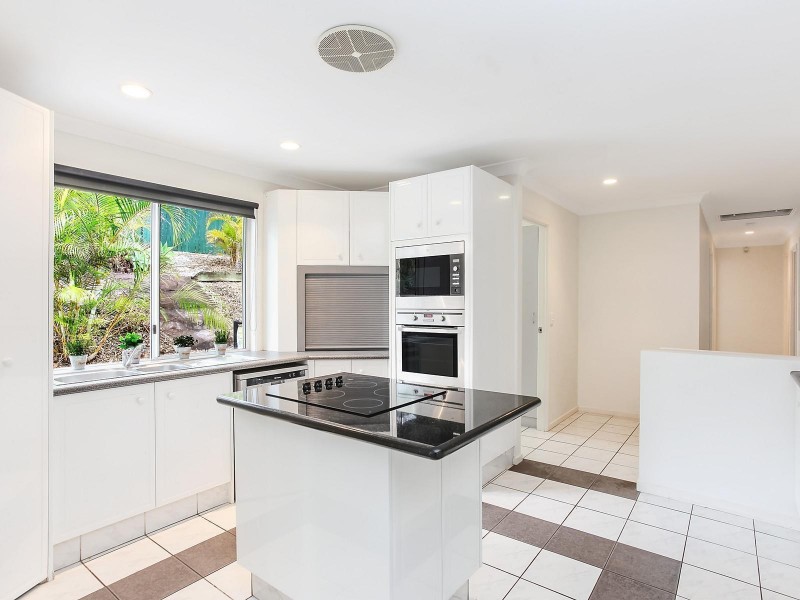 14 Waitara Place, Robina QLD 4226