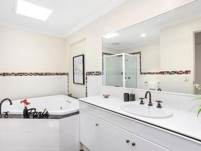 14 Waitara Place, Robina QLD 4226