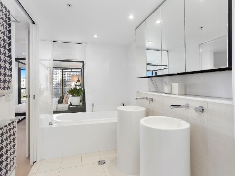 607/1 Oracle Boulevard, Broadbeach QLD 4218